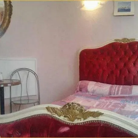 Hotel Le Petit Trianon 2*
