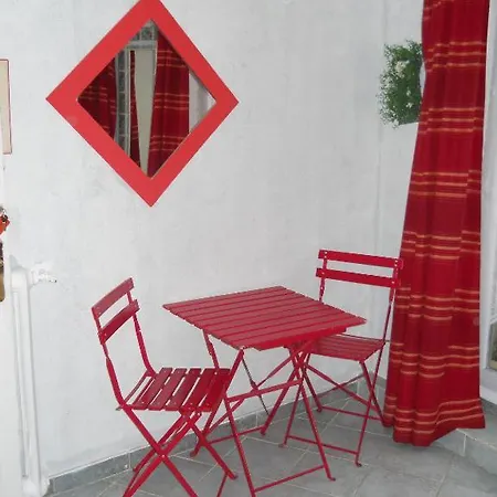Le Petit Trianon 2*