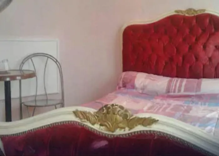 Hotel Le Petit Trianon Paryż