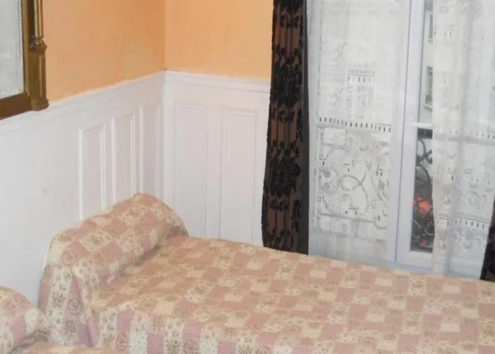 Hotel Le Petit Trianon 2*