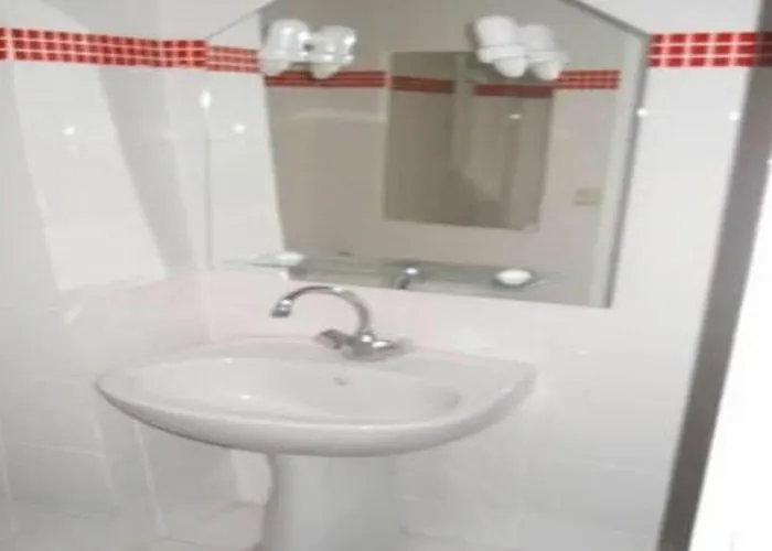 Hotel Le Petit Trianon Paryż