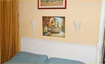 Hotel Le Petit Trianon 2*