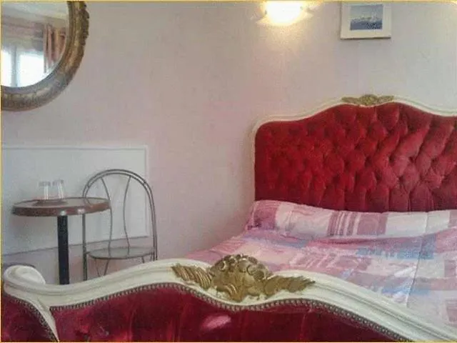 ホテル Le Petit Trianon 2*