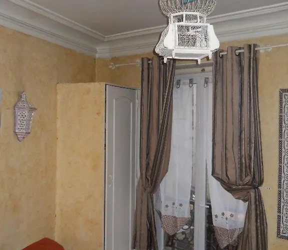 Le Petit Trianon Hotel