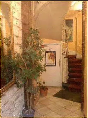 Le Petit Trianon 2* Paris