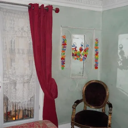 Otel Le Petit Trianon