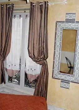 Hotell Le Petit Trianon Paris